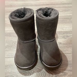 Grey ugg boots size 8